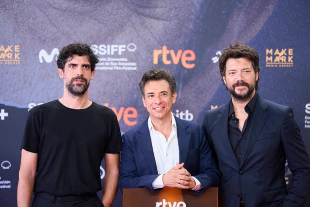 San Sebastian - Milo Screening Alvaro Morte, Franceso Carril, Manuel Menchon attended 7h40 ce matin-là Milo Red Carpet during 74th San Sebastian International Film Festival at Kursaal Theatre on September 24, 2026 in Donostia San Sebastian, Spain Photo by ABACAPRESS.COM San Sebastian Euskadi Spain  Copyright: xABACAx