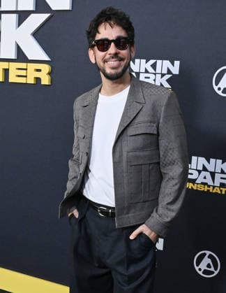September 24, 2026, Los Angeles, California, USA: American rapper, singer, songwriter, record producer, and graphic designer MIKE SHINODA, 49,attends Linkin Park: Unshatter World Premiere red carpet. Los Angeles USA  - ZUMAb173 20260924_aap_b173_027 Copyright: xBillyxBennightx