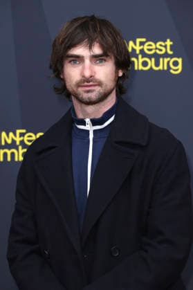 Aaron Hilmer bei der Festivaleröffnung mit der Premiere des Kinofilms The Idiot(s) auf dem 34. Filmfest Hamburg 2026 im Cinemaxx Dammtor. Hamburg, 24.09.2026