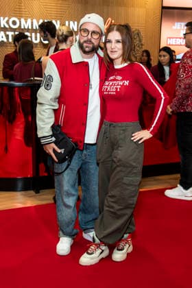 ABB TKMAXX- Felix von Jascheroff und Alexandra Sophie zu Gast auf dem roten Teppich bei der Neueroeffnung der TK Maxx Filiale am Alexanderplatz am 24.09.2026 in Berlin Berlin Deutschland