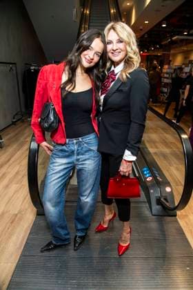 ABB TKMAXX- Nele Ludowig Roeffen und Frauke Ludowig Mutter tochter zu Gast auf dem roten Teppich bei der Neueroeffnung der TK Maxx Filiale am Alexanderplatz am 24.09.2026 in Berlin Berlin Deutschland