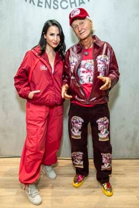 ABB TKMAXX- SÄ±la Sahin, mit Vater Zeki Sahin zu Gast auf dem roten Teppich bei der Neueroeffnung der TK Maxx Filiale am Alexanderplatz am 24.09.2026 in Berlin Berlin Deutschland