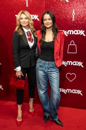 ABB TKMAXX- Frauke Ludowig und Nele Ludowig Roeffen Mutter tochter zu Gast auf dem roten Teppich bei der Neueroeffnung der TK Maxx Filiale am Alexanderplatz am 24.09.2026 in Berlin Berlin Deutschland