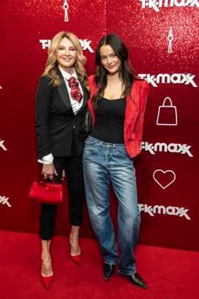 ABB TKMAXX- Frauke Ludowig und Nele Ludowig Roeffen Mutter tochter zu Gast auf dem roten Teppich bei der Neueroeffnung der TK Maxx Filiale am Alexanderplatz am 24.09.2026 in Berlin Berlin Deutschland