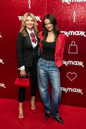 ABB TKMAXX- Frauke Ludowig und Nele Ludowig Roeffen Mutter tochter zu Gast auf dem roten Teppich bei der Neueroeffnung der TK Maxx Filiale am Alexanderplatz am 24.09.2026 in Berlin Berlin Deutschland