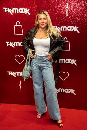 ABB TKMAXX- Evelyn Burdecki zu Gast auf dem roten Teppich bei der Neueroeffnung der TK Maxx Filiale am Alexanderplatz am 24.09.2026 in Berlin Berlin Deutschland