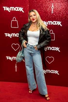 ABB TKMAXX- Evelyn Burdecki zu Gast auf dem roten Teppich bei der Neueroeffnung der TK Maxx Filiale am Alexanderplatz am 24.09.2026 in Berlin Berlin Deutschland