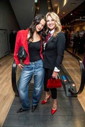 ABB TKMAXX- Nele Ludowig Roeffen und Frauke Ludowig Mutter tochter zu Gast auf dem roten Teppich bei der Neueroeffnung der TK Maxx Filiale am Alexanderplatz am 24.09.2026 in Berlin Berlin Deutschland