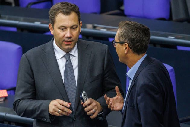 Bundestag Lars Klingbeil (SPD), Bundesfinanzminister im Deutschen Bundestag am 25.09.26 in Berlin. Berlin Berlin Deutschland Bundestag