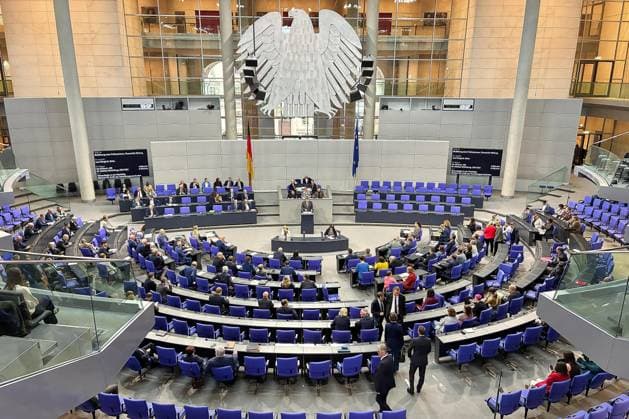 Berlin, Deutschland, 25.09.2026: Deutscher Bundestag: 97. Bundestagssitzung: Blick in den Saal, Bundesminister der Finanzen Lars Klingbeil (SPD) hält eine Rede Copyright: xdtsxNachrichtenagenturx dts_136418