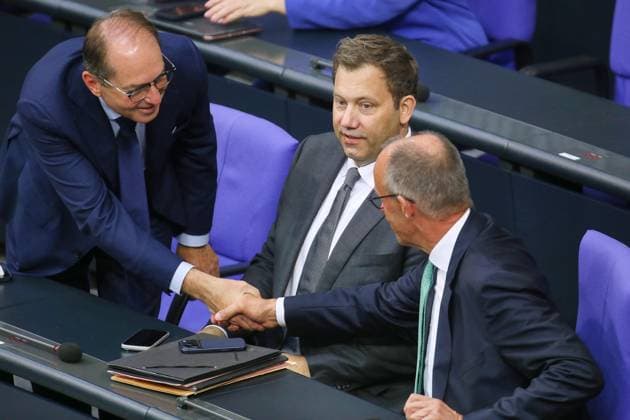 Berlin, Deutschland, 25.09.2026: Deutscher Bundestag: 97. Bundestagssitzung - Haushaltswoche: Bundesminister des Innern Alexander Dobrindt (CSU), Bundesminister der Finanzen Lars Klingbeil (SPD) und Bundeskanzler Friedrich Merz (CDU) Copyright: xdtsxNachrichtenagenturx dts_136424
