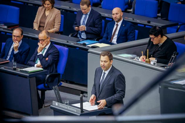 Lars Klingbeil, Bundesminister der Finanzen, spricht im Bundestag zum Thema Fruehstartrente. Berlin, 25.09.2026. Fotografiert im Auftrag des Bundesministerium der Finanzen Berlin Deutschland Copyright: xThomasxTrutschel BMFx
