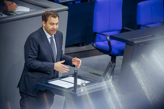 Lars Klingbeil, Bundesminister der Finanzen, spricht im Bundestag zum Thema Fruehstartrente. Berlin, 25.09.2026. Fotografiert im Auftrag des Bundesministerium der Finanzen Berlin Deutschland Copyright: xThomasxTrutschel BMFx