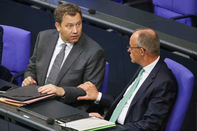 Berlin, Deutschland, 25.09.2026: Deutscher Bundestag: 97. Bundestagssitzung - Haushaltswoche: Bundesminister der Finanzen Lars Klingbeil (SPD) und Bundeskanzler Friedrich Merz (CDU) Copyright: xdtsxNachrichtenagenturx dts_136426