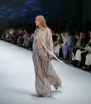 IPA88945429 - Milan, Milan Women s Fashion Week: Spring Summer 2026 2027 - Women s Fashion, Spring Summer 2026–2027, Genny s fashion show. Runway  Copyright: xLucaxPontix xLucaPonti IpaAgencyx IPA88945429