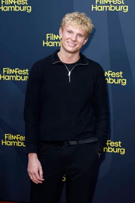 Lenny Scheibner bei der Festivaleröffnung mit der Premiere des Kinofilms The Idiot(s) auf dem 34. Filmfest Hamburg 2026 im Cinemaxx Dammtor. Hamburg, 24.09.2026