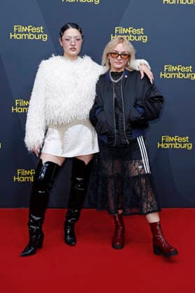 Mulay und Josi Miller bei der Festivaleröffnung mit der Premiere des Kinofilms The Idiot(s) auf dem 34. Filmfest Hamburg 2026 im Cinemaxx Dammtor. Hamburg, 24.09.2026
