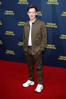 Jonas Nay bei der Festivaleröffnung mit der Premiere des Kinofilms The Idiot(s) auf dem 34. Filmfest Hamburg 2026 im Cinemaxx Dammtor. Hamburg, 24.09.2026