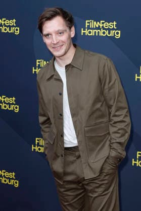 Jonas Nay bei der Festivaleröffnung mit der Premiere des Kinofilms The Idiot(s) auf dem 34. Filmfest Hamburg 2026 im Cinemaxx Dammtor. Hamburg, 24.09.2026