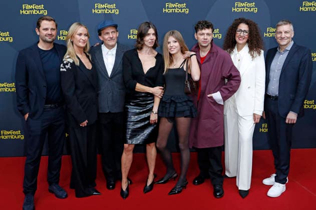Michal Englert, Malgorzata Szumowska, Christian Friedel, Malika Rabahallah und Filmteam bei der Festivaleröffnung mit der Premiere des Kinofilms The Idiot(s) auf dem 34. Filmfest Hamburg 2026 im Cinemaxx Dammtor. Hamburg, 24.09.2026