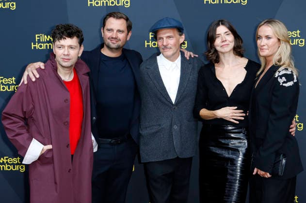 Christian Friedel, Michal Englert, Malgorzata Szumowska und Team bei der Festivaleröffnung mit der Premiere des Kinofilms The Idiot(s) auf dem 34. Filmfest Hamburg 2026 im Cinemaxx Dammtor. Hamburg, 24.09.2026