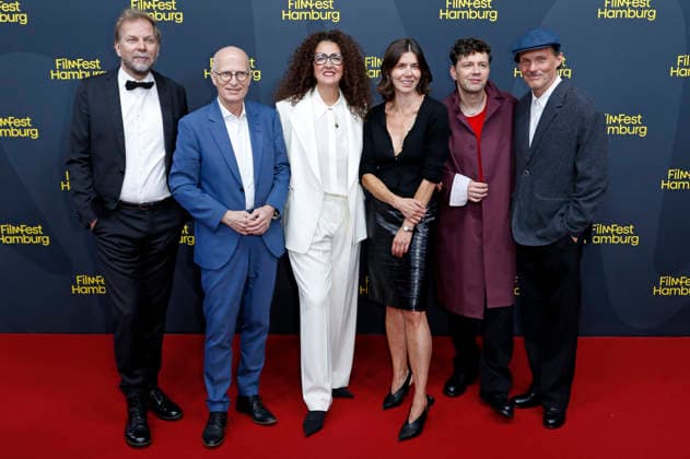 Helge Albers, Peter Tschentscher, Malika Rabahallah, Malgorzata Szumowska, Christian Friedel und Michal Englert bei der Festivaleröffnung mit der Premiere des Kinofilms The Idiot(s) auf dem 34. Filmfest Hamburg 2026 im Cinemaxx Dammtor. Hamburg, 24.09.2026