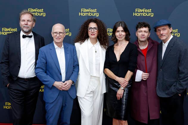 Helge Albers, Peter Tschentscher, Malika Rabahallah, Malgorzata Szumowska, Christian Friedel und Michal Englert bei der Festivaleröffnung mit der Premiere des Kinofilms The Idiot(s) auf dem 34. Filmfest Hamburg 2026 im Cinemaxx Dammtor. Hamburg, 24.09.2026