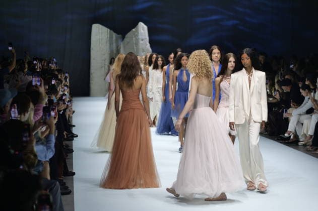 IPA88945369 - Milan, Milan Women s Fashion Week: Spring Summer 2026 2027 - Women s Fashion, Spring Summer 2026–2027, Genny s fashion show. Runway  Copyright: xLucaxPontix xLucaPonti IpaAgencyx IPA88945369