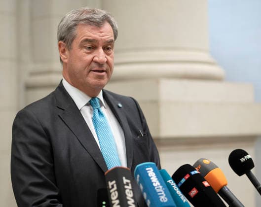 Markus Söder - 1068. Sitzung im Bundesrat EUR, Deutschland, Berlin, 25.09.2026: Markus Söder (CSU) Ministerpräsident des Freistattes Bayern - 1068. Plenarsitzung im Bundesrat. Die Tagesordnung enthält über 90 Punkte. Neben Gesetzen und Reformvorhaben der Bundesregierung stehen zahlreiche Landesinitiativen aus den Bereichen Verkehr, Arbeit und Wirtschaft auf der Agenda, sowie europäische Vorhaben und Rechtsverordnungen. Öffentliches Interesse besteht besonders zu folgenden Vorlagen: Tankrabatt, Antragsloses Kindergeld, Maßnahmen gegen Autoposing, Haushalt 2027 und die Reform der Nachrichtendienste.
