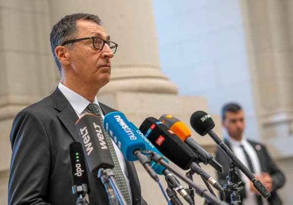 Cem Özdemir - 1068. Sitzung im Bundesrat EUR, Deutschland, Berlin, 25.09.2026: Cem Özdemir (B90 Die Grünen) MP Baden Württemberg - 068. Plenarsitzung im Bundesrat. Die Tagesordnung enthält über 90 Punkte. Neben Gesetzen und Reformvorhaben der Bundesregierung stehen zahlreiche Landesinitiativen aus den Bereichen Verkehr, Arbeit und Wirtschaft auf der Agenda, sowie europäische Vorhaben und Rechtsverordnungen. Öffentliches Interesse besteht besonders zu folgenden Vorlagen: Tankrabatt, Antragsloses Kindergeld, Maßnahmen gegen Autoposing, Haushalt 2027 und die Reform der Nachrichtendienste.