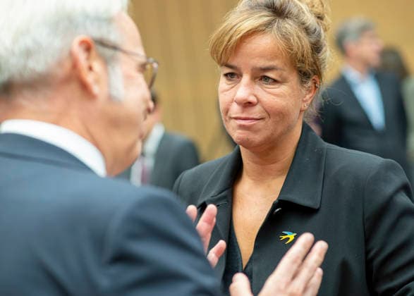 Mona Neubaur - 1068. Sitzung im Bundesrat EUR, Deutschland, Berlin, 25.09.2026: Mona Neubaur Wirtschaftsministerin in NRW - 1068. Plenarsitzung im Bundesrat. Die Tagesordnung enthält über 90 Punkte. Neben Gesetzen und Reformvorhaben der Bundesregierung stehen zahlreiche Landesinitiativen aus den Bereichen Verkehr, Arbeit und Wirtschaft auf der Agenda, sowie europäische Vorhaben und Rechtsverordnungen. Öffentliches Interesse besteht besonders zu folgenden Vorlagen: Tankrabatt, Antragsloses Kindergeld, Maßnahmen gegen Autoposing, Haushalt 2027 und die Reform der Nachrichtendienste.