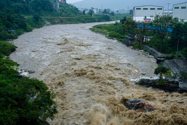 Heavy Rain Affects Daily Activities In Kathmandu. The water level in the Bagmati River rises amid heavy rainfall in Kathmandu, Nepal, on September 25, 2026. The rainfall has disrupted daily activities as a deep depression over the Bay of Bengal continues to influence weather conditions in the region. Kathmandu bagmati Nepal  Copyright: xAmbirxTolangx originalFilename: tolang-heavyrai260925_np1xN.jpg