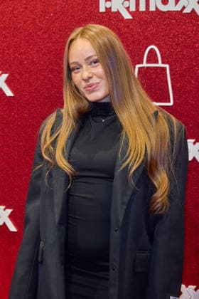 Leonie Basler (Leoobalys) - Wiedereroeffnung nach Erweiterung des TK Maxx Stores unter dem CODE RED Night am Alexanderplatz in Berlin am 24.09.2026. TK Maxx Store Re-Opening