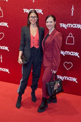 Zora Alber und Nadja Jo Klapper - Wiedereroeffnung nach Erweiterung des TK Maxx Stores unter dem CODE RED Night am Alexanderplatz in Berlin am 24.09.2026. TK Maxx Store Re-Opening