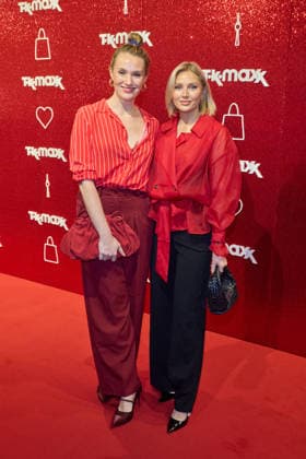 Anna Hofbauer mit Schwester Sissi Marie Melzer - Wiedereroeffnung nach Erweiterung des TK Maxx Stores unter dem CODE RED Night am Alexanderplatz in Berlin am 24.09.2026. TK Maxx Store Re-Opening