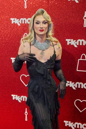 Candy Crash - Wiedereroeffnung nach Erweiterung des TK Maxx Stores unter dem CODE RED Night am Alexanderplatz in Berlin am 24.09.2026. TK Maxx Store Re-Opening