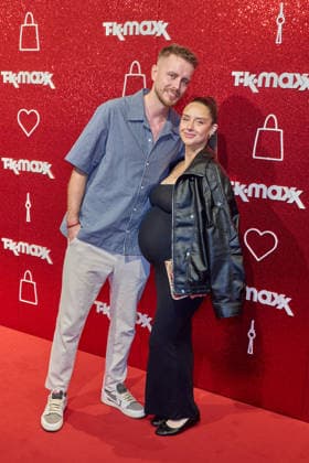 Julian Classen und Palina Miner - Wiedereroeffnung nach Erweiterung des TK Maxx Stores unter dem CODE RED Night am Alexanderplatz in Berlin am 24.09.2026. TK Maxx Store Re-Opening