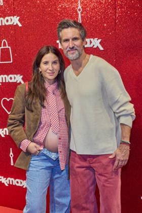 Chryssanthi Kavazi (schwanger) mit Ehemann Tom Beck - Wiedereroeffnung nach Erweiterung des TK Maxx Stores unter dem CODE RED Night am Alexanderplatz in Berlin am 24.09.2026. TK Maxx Store Re-Opening