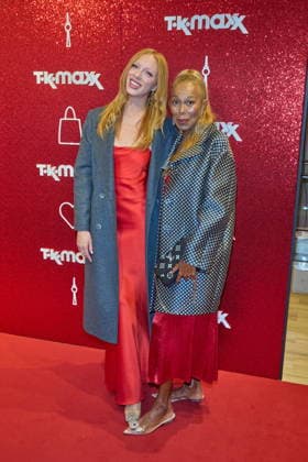 Anna Ermakova mit Mutter Angela Ermakova - Wiedereroeffnung nach Erweiterung des TK Maxx Stores unter dem CODE RED Night am Alexanderplatz in Berlin am 24.09.2026. TK Maxx Store Re-Opening