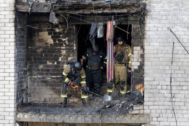 Rescuers work at an apartment block in the Pechersk district, struck by a Russian drone, Kyiv, Ukraine, September 25, 2026. A 14-year-old boy was killed, and at least seven people were injured in the attack. (Photo by Kyrylo Chubotin Ukrinform) Russian drone hits apartment block in central Kyiv  Copyright: xKirillxChubotinx