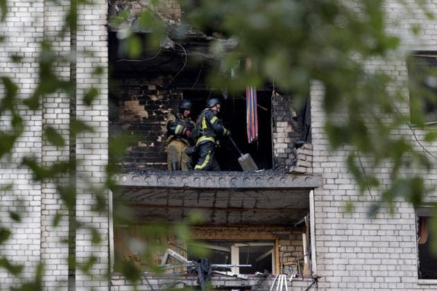 Rescuers work at an apartment block in the Pechersk district, struck by a Russian drone, Kyiv, Ukraine, September 25, 2026. A 14-year-old boy was killed, and at least seven people were injured in the attack. (Photo by Kyrylo Chubotin Ukrinform) Russian drone hits apartment block in central Kyiv  Copyright: xKirillxChubotinx