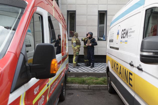 Rescuers stand by vehicles during a response effort to a Russian drone strike on an apartment block in the Pechersk district, Kyiv, Ukraine, September 25, 2026. A 14-year-old boy was killed, and at least seven people were injured in the attack. (Photo by Kyrylo Chubotin Ukrinform) Russian drone hits apartment block in central Kyiv  Copyright: xKirillxChubotinx