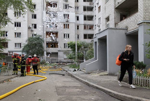 Rescuers and volunteers of a rapid response unit of the Ukrainian Red Cross Society stay outside an apartment block in the Pechersk district, struck by a Russian drone, Kyiv, Ukraine, September 25, 2026. A 14-year-old boy was killed, and at least seven people were injured in the attack. (Photo by Kyrylo Chubotin Ukrinform) Russian drone hits apartment block in central Kyiv  Copyright: xKirillxChubotinx