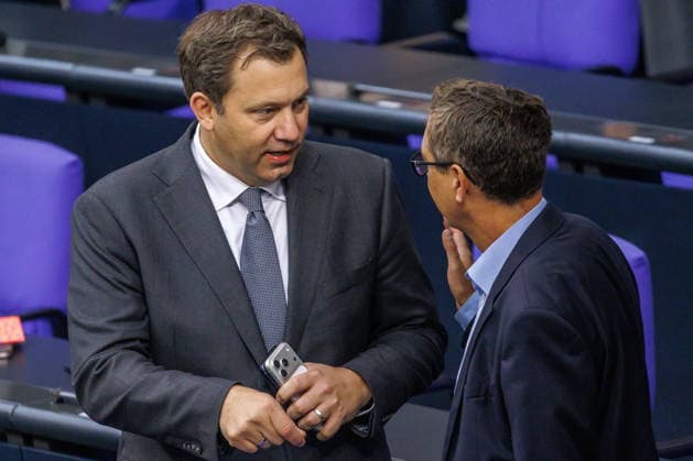 Bundestag Lars Klingbeil (SPD), Bundesfinanzminister im Deutschen Bundestag am 25.09.26 in Berlin. Berlin Berlin Deutschland Bundestag