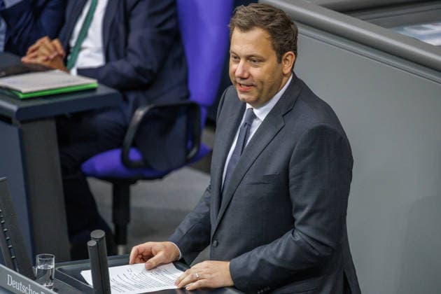 Bundestag Lars Klingbeil (SPD), Bundesfinanzminister im Deutschen Bundestag am 25.09.26 in Berlin. Berlin Berlin Deutschland Bundestag