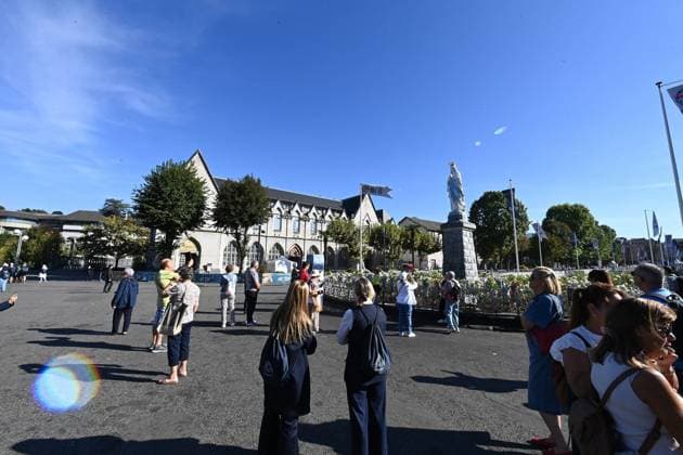PREPARATIONS FOR THE POPE S VISIT TO LOURDES BASTIEN ARBERET MAXPPP THE VIRGIN MARY ON THE EVE OF POPE LEON XIV S ARRIVAL THE CITY OF LOURDES AND ITS SANCTUARY OF OUR LADY ARE READY APOSTOLIC JOURNEY TO FRANCE Lourdes, France, September 25, 2026 The Lourdes sanctuary one day before the Pope’s visit LOURDES HAUTES-PYRÉNÉES FRANCE  Copyright: xMAXPPPxBASTIENxARBERETx BARx1251 BARx1251
