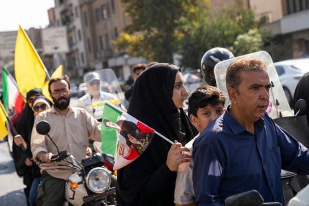 September 25, 2026, Tehran, Iran: A family rides a motorcycle during the 40,000-strong Sacrifice for Iran motorcycle rally. Tehran Iran - ZUMAs197 20260925_aaa_s197_012 Copyright: xFoadxAshtarix