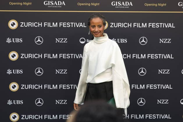 22. Zurich Film Festival 2026 Sara Nuru (Model) auf dem grünen Teppich. Opening Night des 22. Zurich Film Festivals am 24.09.2026 im Kongresshaus Zürich. Kanton Zürich, Schweiz.
