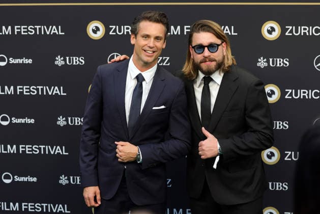 22. Zurich Film Festival 2026 Baschi (Schweizer Popsänger) mit Bastian Baker (Schweizer Singer-Songwriter und Gitarrist) auf dem grünen Teppich. Opening Night des 22. Zurich Film Festivals am 24.09.2026 im Kongresshaus Zürich. Kanton Zürich, Schweiz.