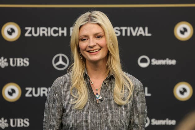 22. Zurich Film Festival 2026 Mischa (Anne Marsden) Barton (britisch-amerikanische Schauspielerin und Model) auf dem grünen Teppich. Opening Night des 22. Zurich Film Festivals am 24.09.2026 im Kongresshaus Zürich. Kanton Zürich, Schweiz.